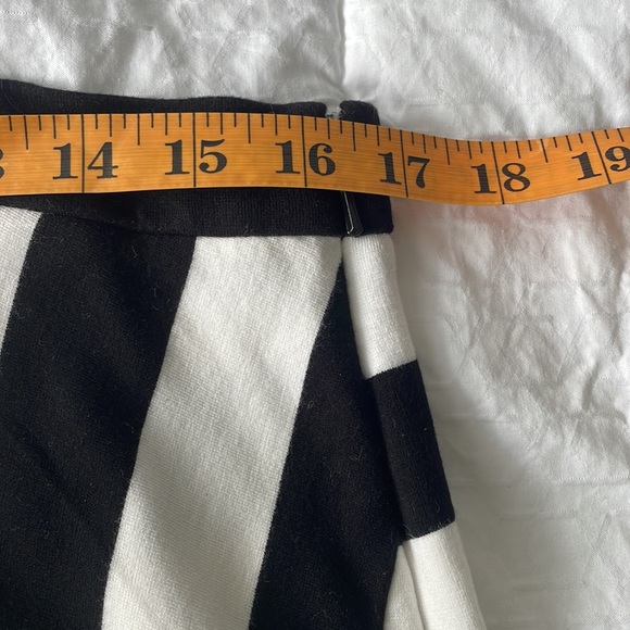 Banana republic skirt – striped in two directions - Picture 4 of 5